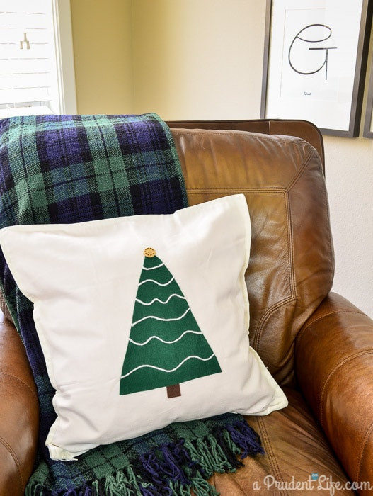 DIY Christmas Pillows
 25 Easy DIY Holiday Pillows to Make for Christmas