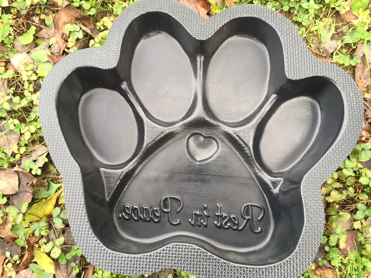 DIY Dog Paw Print Mold
 Concrete Mold to make a Free Standing Paw print memorial