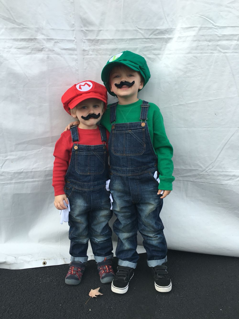 DIY Halloween Costumes For Toddler Boys
 Children s costumes Mario and Luigi Halloween do it