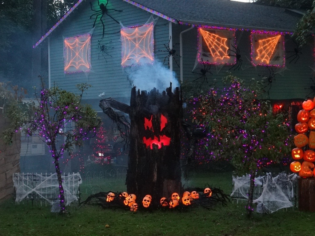 DIY Halloween Decorations Outdoor Scary
 35 Best Ideas For Halloween Decorations Yard With 3 Easy Tips