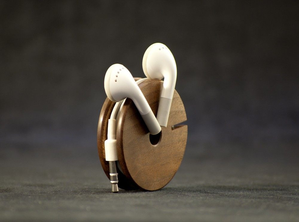 DIY Headphone Organizer
 Wooden Earphone Holder Earbud Cord Organizer Headphone