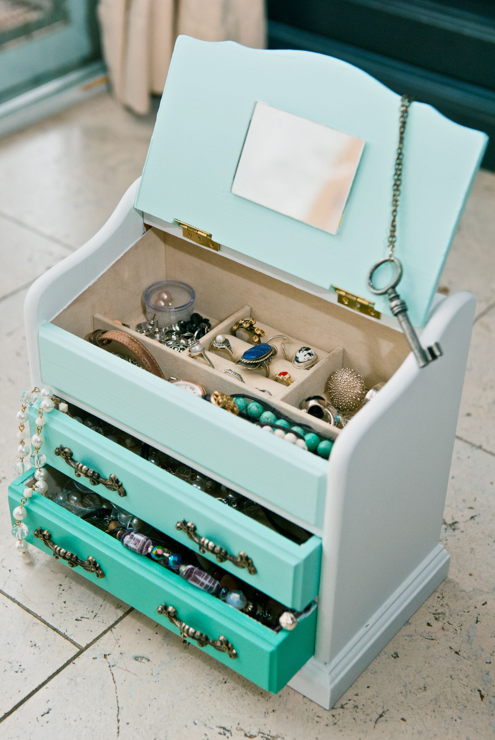 DIY Jewelry Box Ideas
 Seriously I m thrifty