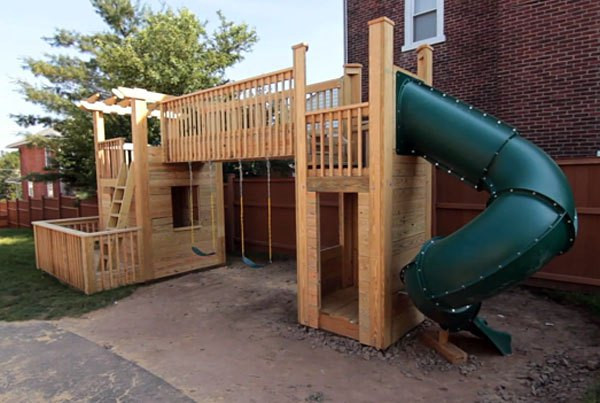DIY Kids Playground
 16 DIY Playhouses Your Kids Will Love to Play In