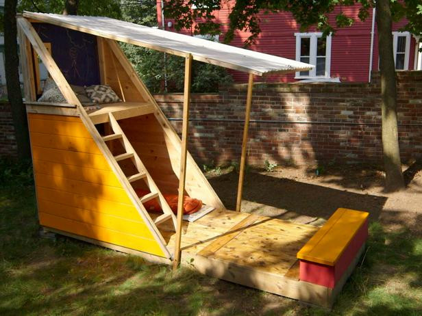 DIY Kids Playhouse
 16 DIY Playhouses Your Kids Will Love to Play In