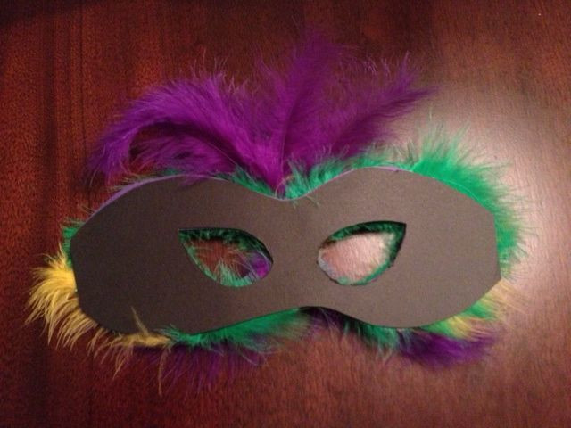 DIY Mardi Gras Masks
 mardi gras DIY feather masks
