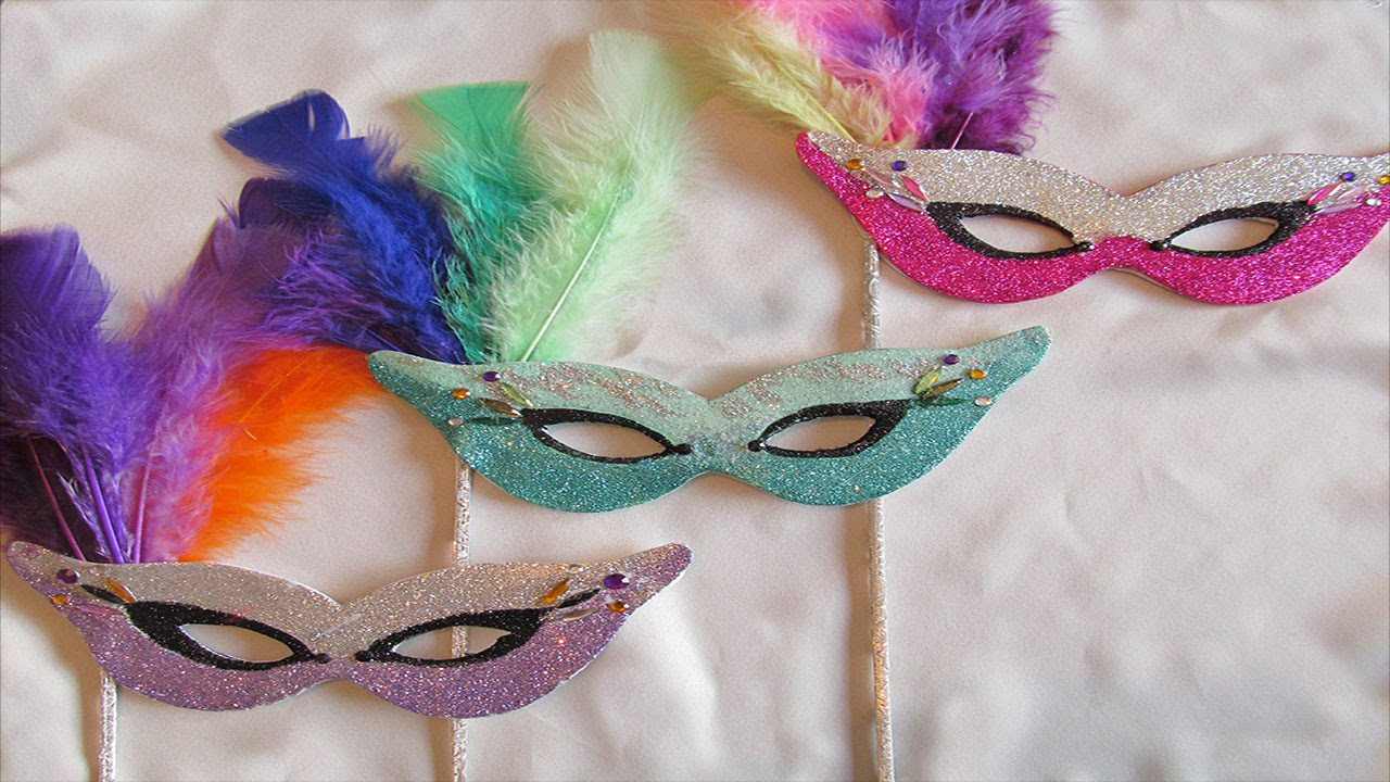 DIY Mardi Gras Masks
 DIY Mardi Gras style ‎masks‬ with Fine Glitter Fast version