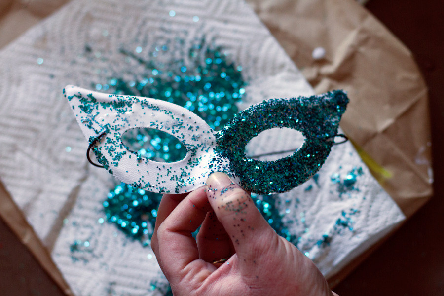 DIY Mardi Gras Masks
 Make Your Own Mardi Gras Mask