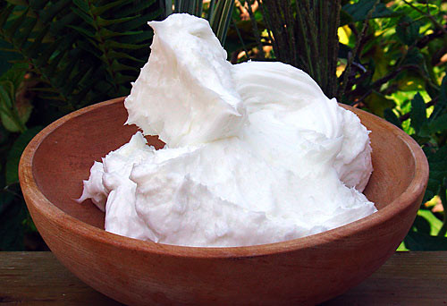 DIY Natural Hair Moisturizer
 3 Simple Recipes for Homemade Moisturizers and Sealants