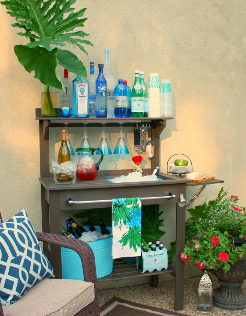 DIY Outdoor Buffet Table
 Outdoor Buffet Table Using a Side Table