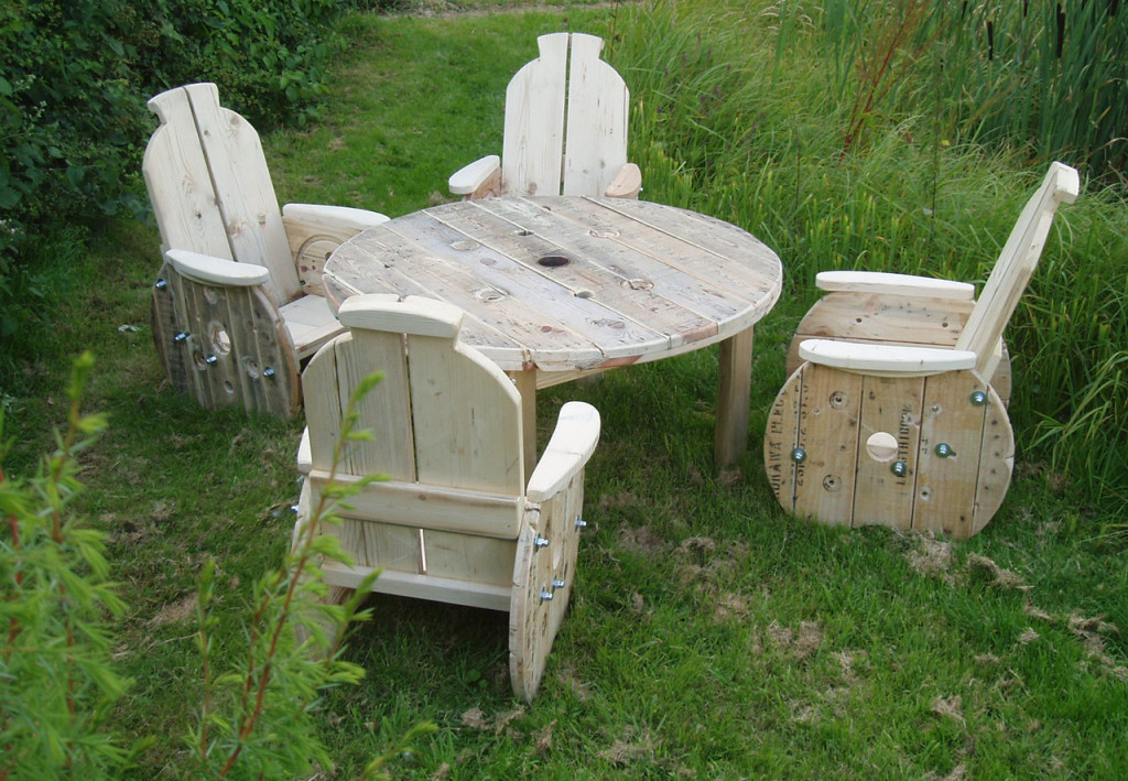 DIY Outdoor Chair
 The Art Up Cycling DIY Outdoor Furniture Ideas