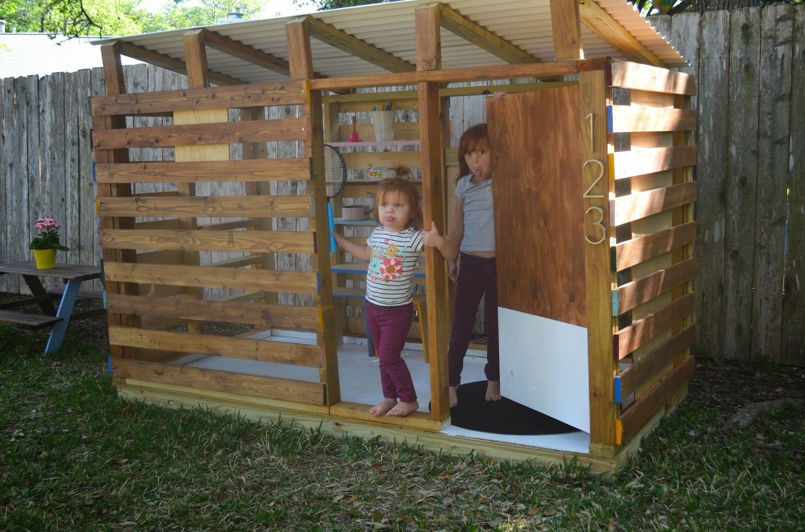 DIY Outdoor Playhouse
 sweetpotato peachtree modern DIY outdoor playhouse tour