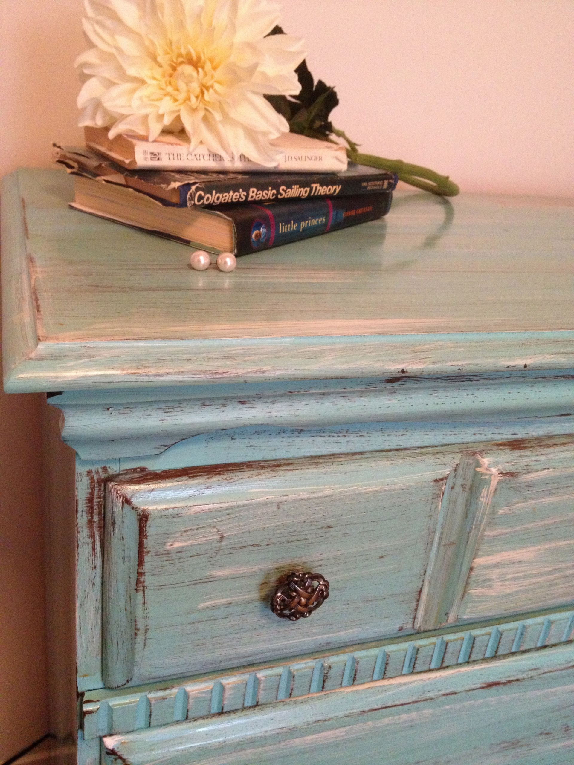 DIY Paint Wood Furniture
 Distressing Old Furniture with Paint DIY Tutorial