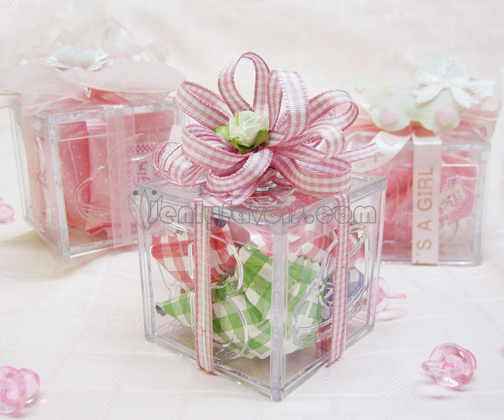 DIY Party Favors For Baby Shower
 DIY Gingham Baby Shower Favor Box