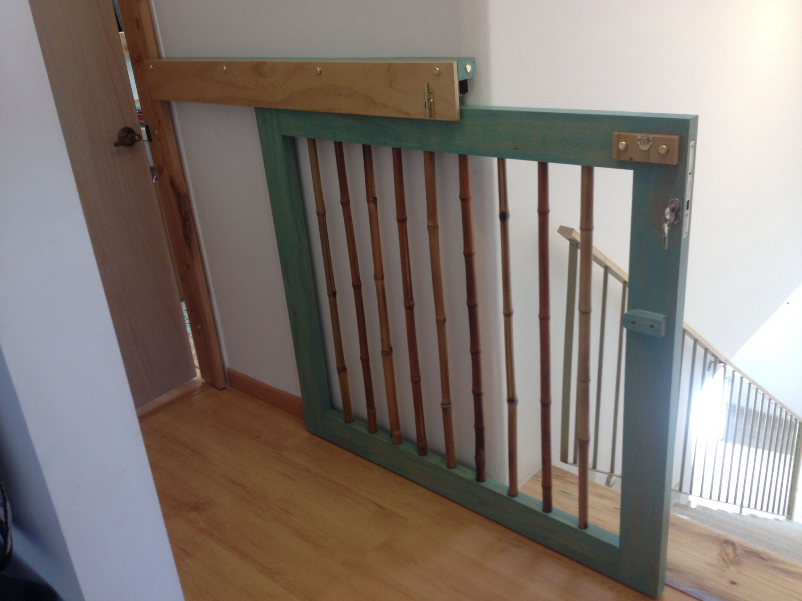 DIY Sliding Baby Gate
 Puerta Corredera escalera Diseño y fabricación eColor