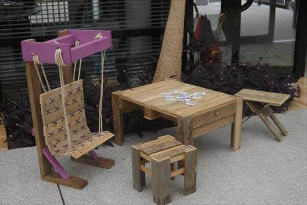 DIY Toddler Table And Chairs
 15 DIY Pallet Table and Chairs for Kids