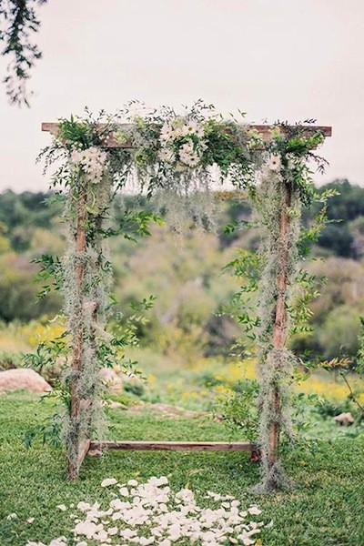 DIY Wedding Arch
 11 Beautiful DIY Wedding Arches