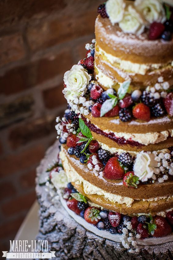 DIY Wedding Cakes
 7 Top Tips for a DIY Wedding Cake