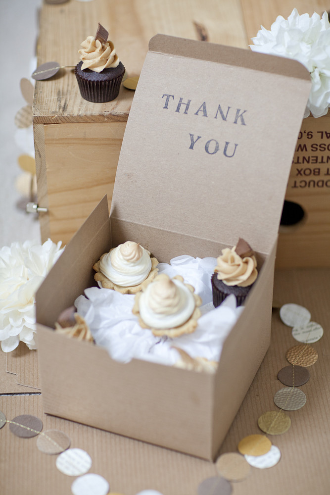 DIY Wedding Favours Boxes
 DIY Dessert Favors Elizabeth Anne Designs The Wedding Blog