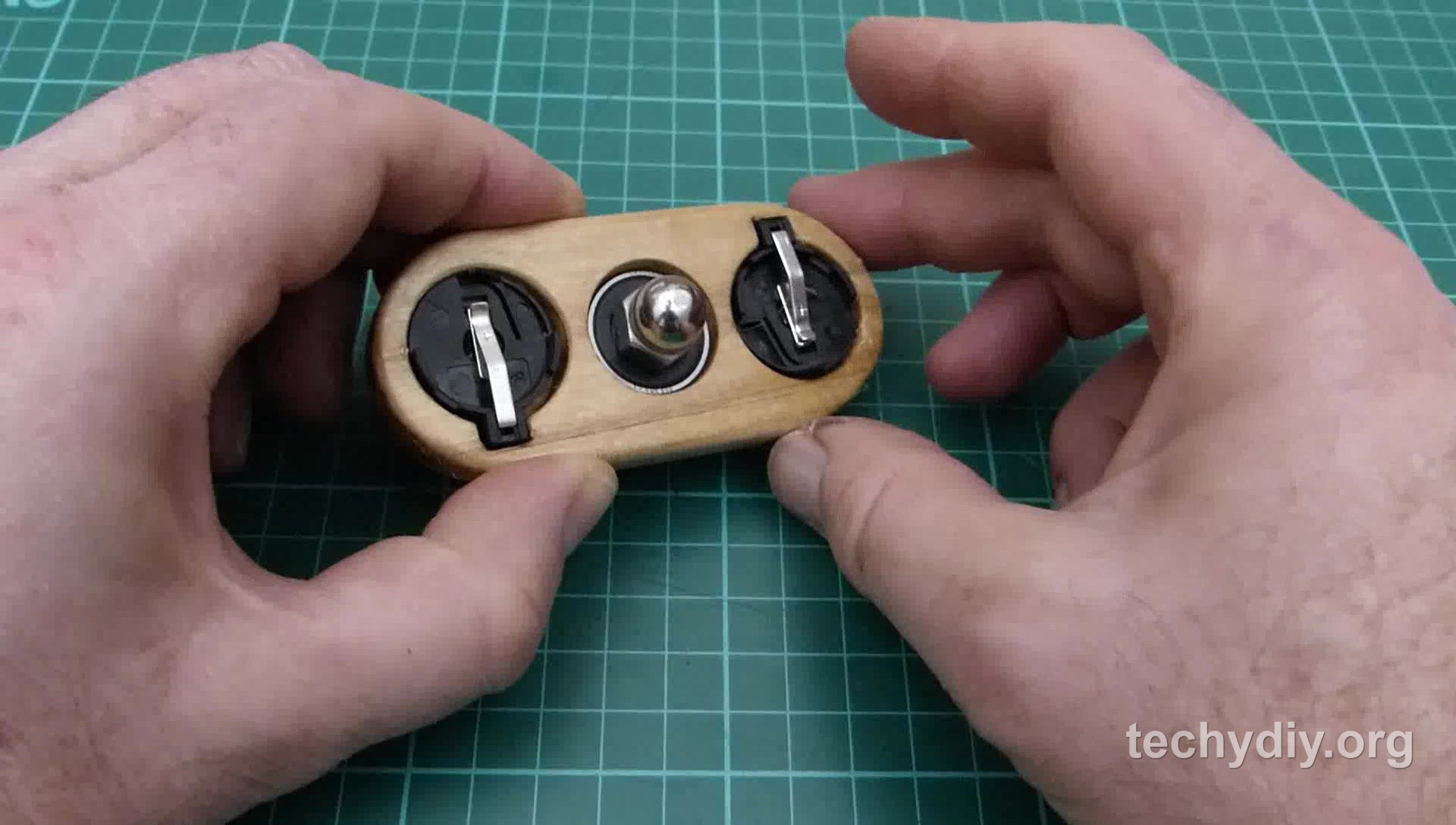 DIY Wood Fidget Spinner
 How to make a diy led finger fid spinner