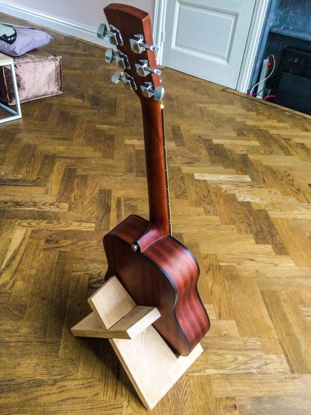 DIY Wood Guitar Stand
 Build This Simple Guitar Stand from a Single Board of Wood