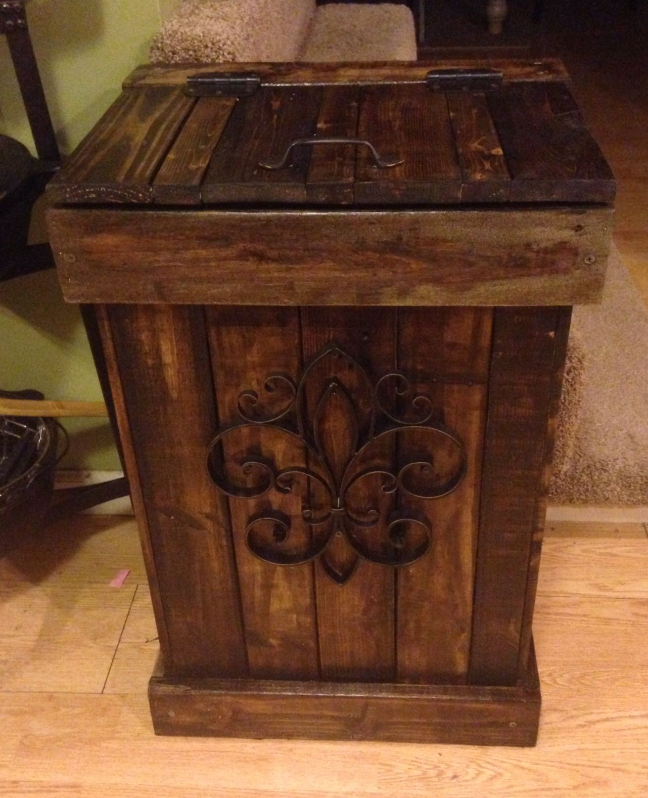 DIY Wood Trash Can
 30 gallon Wooden Trash Can made from wooden pallets
