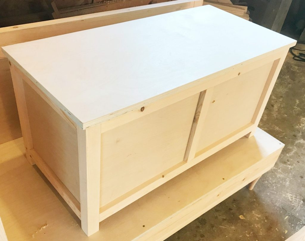 DIY Wooden Chest
 How to Build a Simple DIY Storage Chest