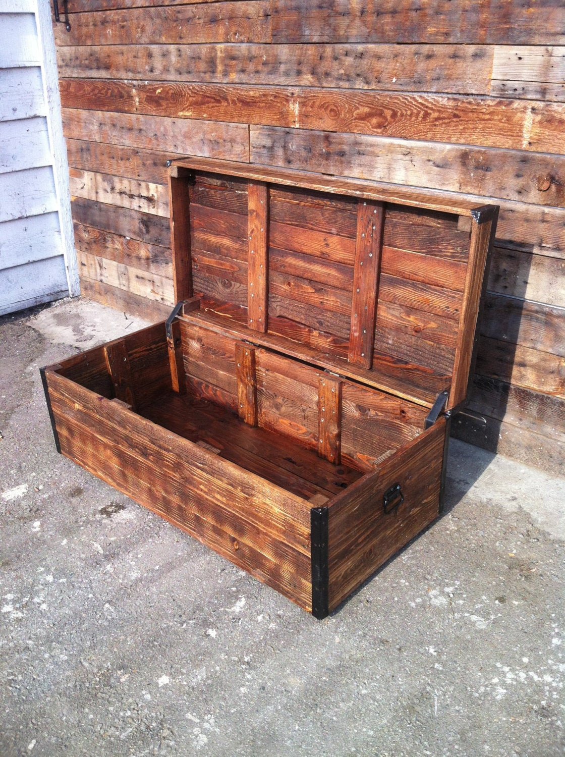 DIY Wooden Chest
 Reclaimed Wood Chest
