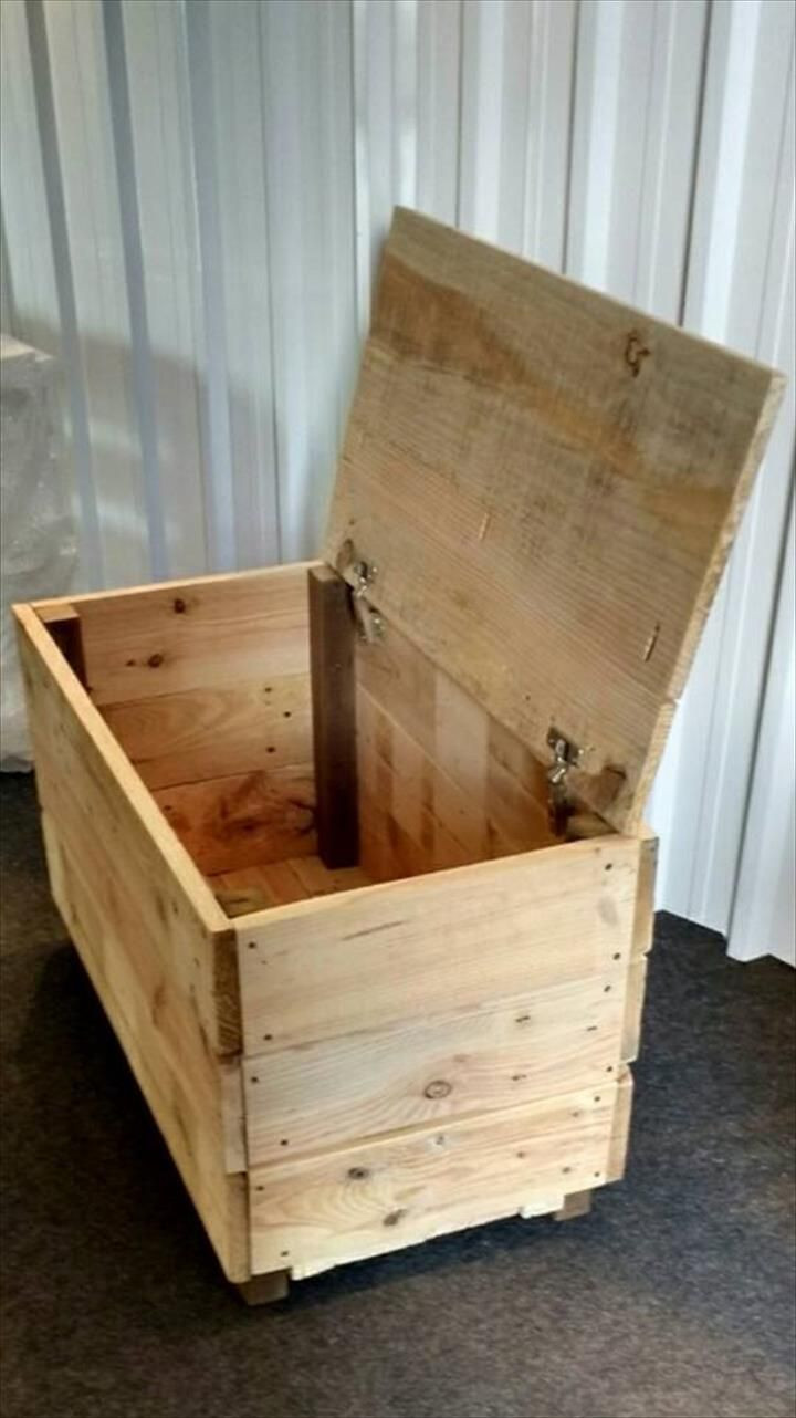 DIY Wooden Chest
 Chest Made of Pallet Wood