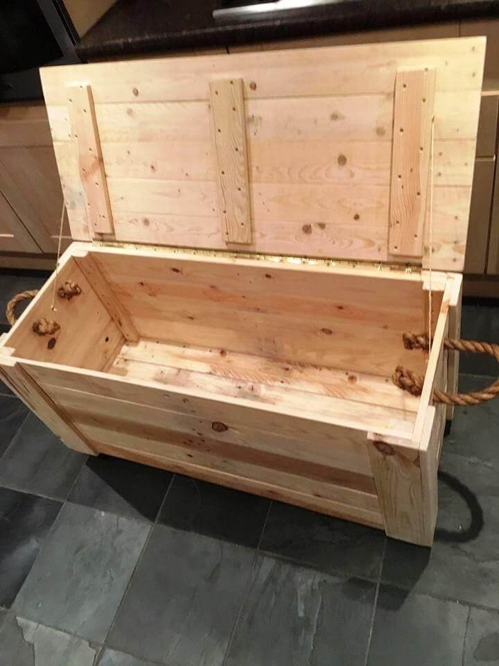DIY Wooden Chest
 DIY Pallet Chest from only Pallets Wood Easy Pallet Ideas