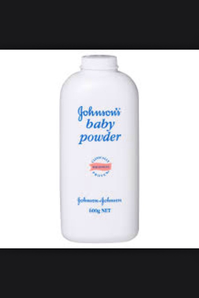 Does Baby Powder Help Greasy Hair
 Putting Baby powder In Your Hair Helps It Be e Less