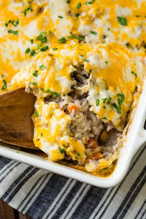 Easy Beef Casserole Recipes
 Cheesy Ground Beef And Rice Casserole