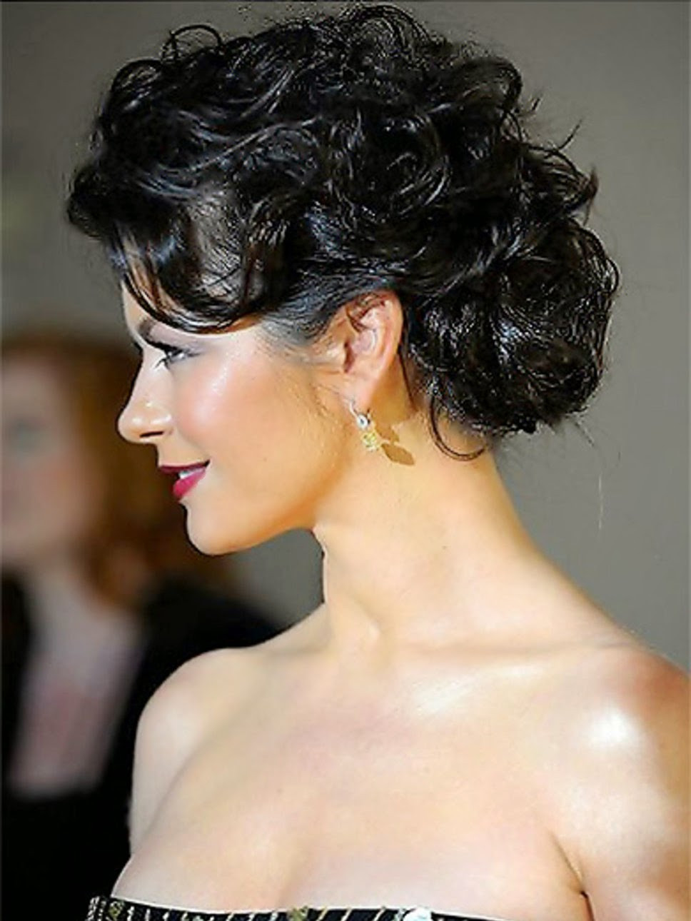 Easy Classy Hairstyles
 Top 9 Easy Stylish Updos For Curly Hair