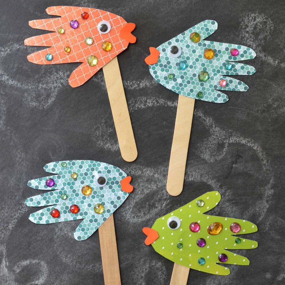 Easy Projects For Kids
 Handprint Fish Puppets