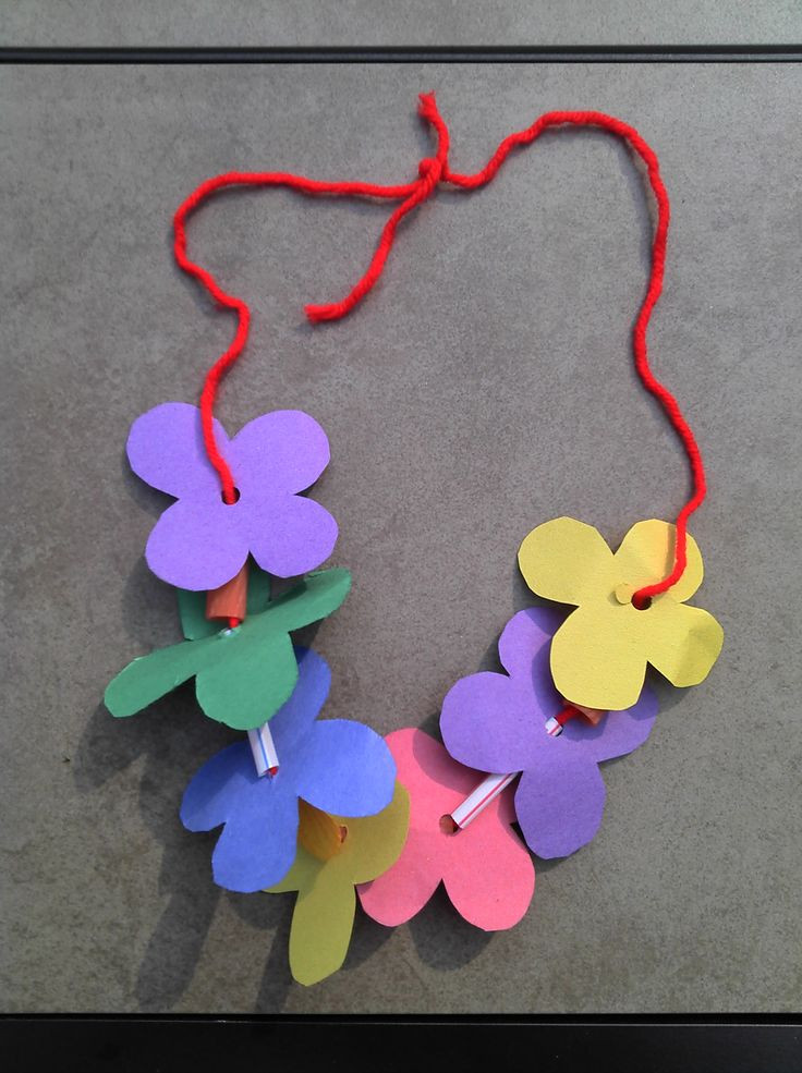 Easy Toddler Crafts
 Lei Can be made with construction paper yarn & solid