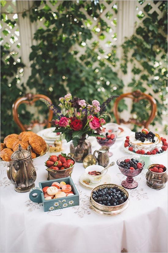 Engagement Party Brunch Ideas
 Fabulous Breakfast and Brunch Wedding Ideas for the Early