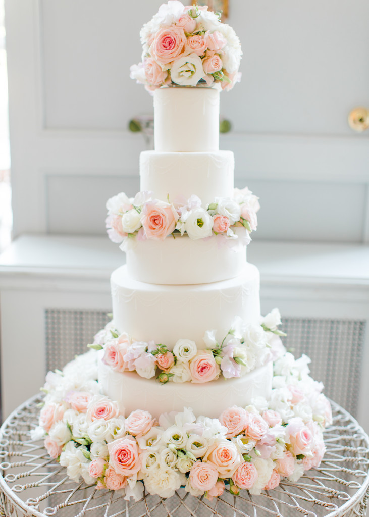 Fresh Flowers On Wedding Cake
 Gallery of Wedding Cakes Designer Handbag and Shoe Cakes