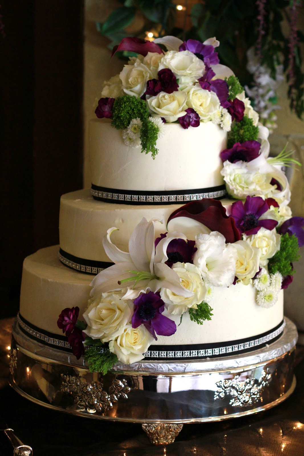 Fresh Flowers On Wedding Cake
 Exquisite Cookies 3 Tier wedding cake with fresh flowers