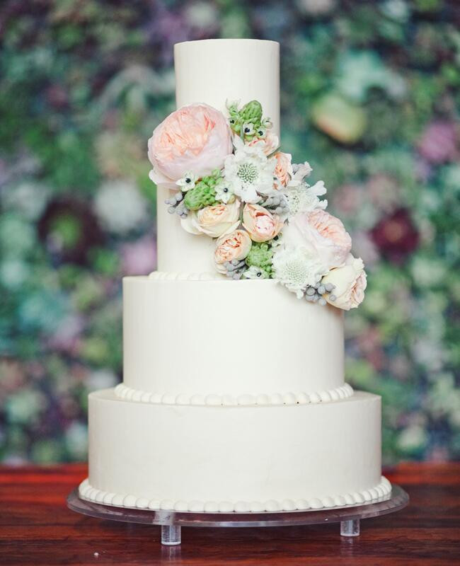 Fresh Flowers On Wedding Cake
 Feast Your Eyes on These 15 Fresh Flower Wedding Cakes