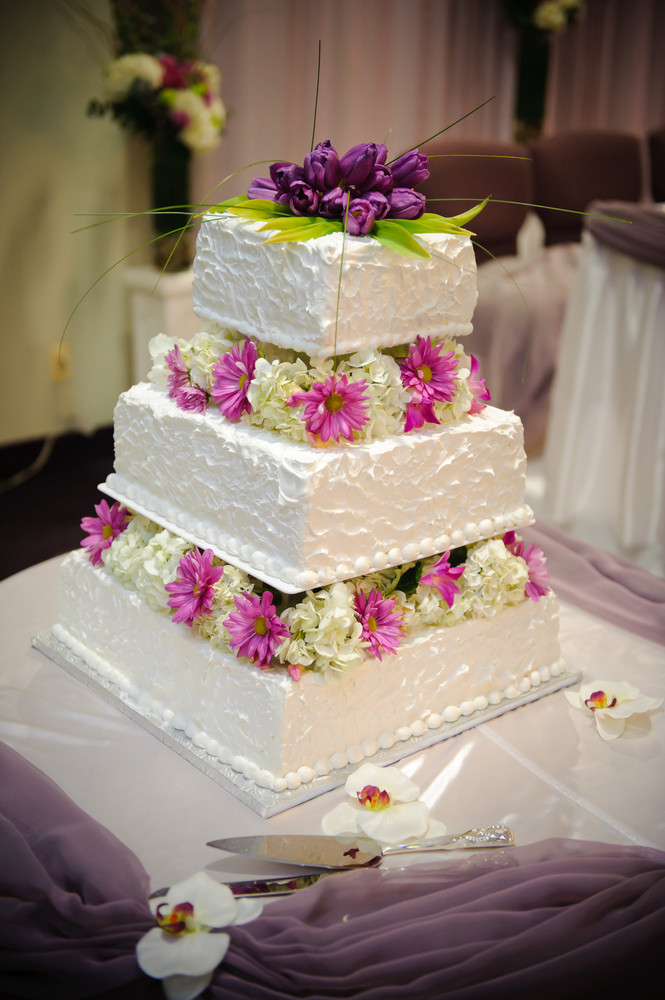 Fresh Flowers On Wedding Cake
 Fresh Flowers Wedding Cake