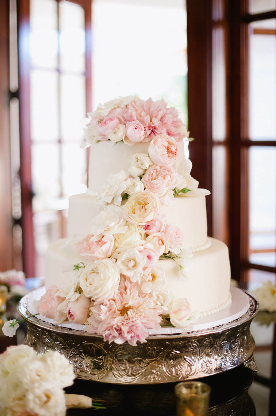 Fresh Flowers On Wedding Cake
 Wedding Cake with Fresh Flowers Elizabeth Anne Designs
