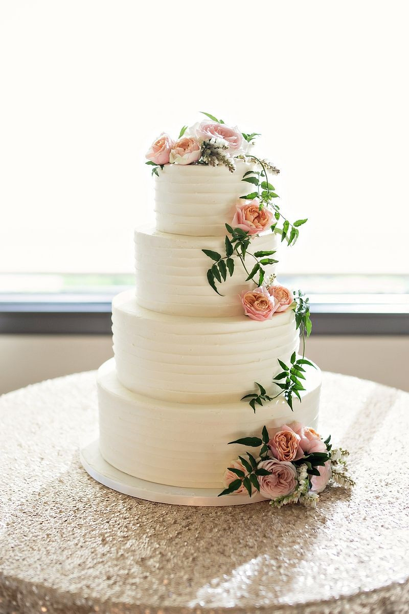Fresh Flowers On Wedding Cake
 Why You Should Use Fresh Flowers on Your Wedding Cake