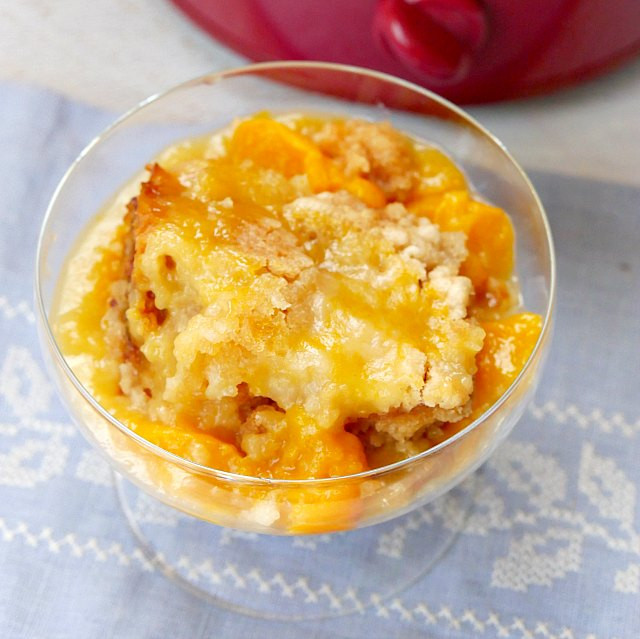 Fruit Cobbler With Cake Mix
 Easy 3 Ingre nt Crock Pot Peach Cobbler with Cake Mix