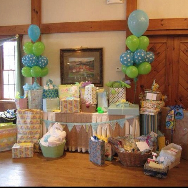 Gift Table Baby Shower Ideas
 I like how they did the balloon bouquets