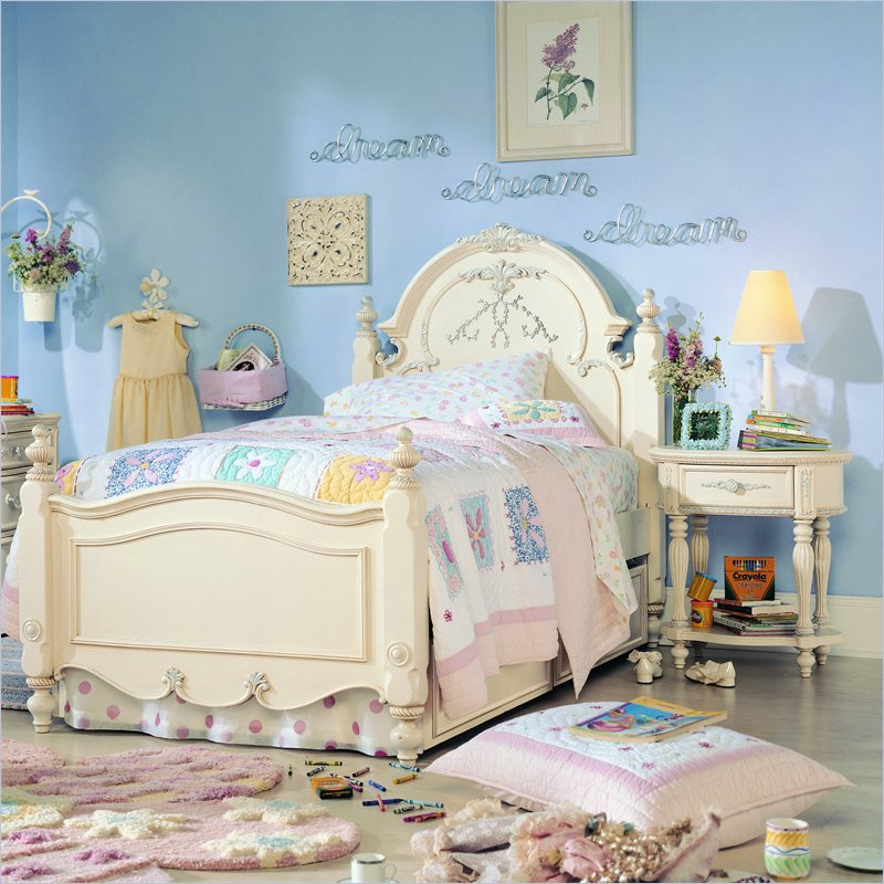 Girls Princess Bedroom Sets
 Simple small bedroom little girls bedroom sets little