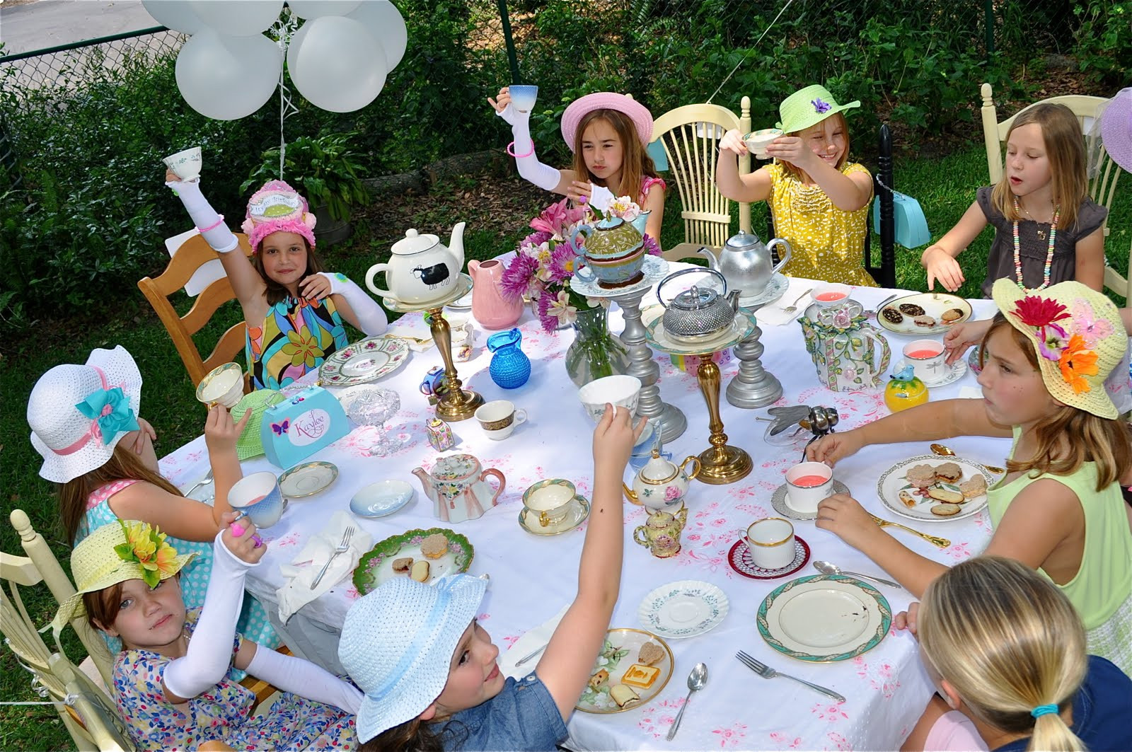 Girls Tea Party Ideas
 ewe hooo A Delightful Doll Tea Party