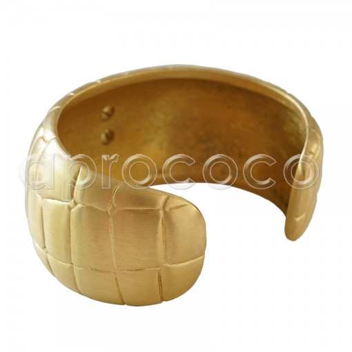 Gold Bracelet 2007
 aprococo CHANEL 2007 large gold CROCODILE DESIGN