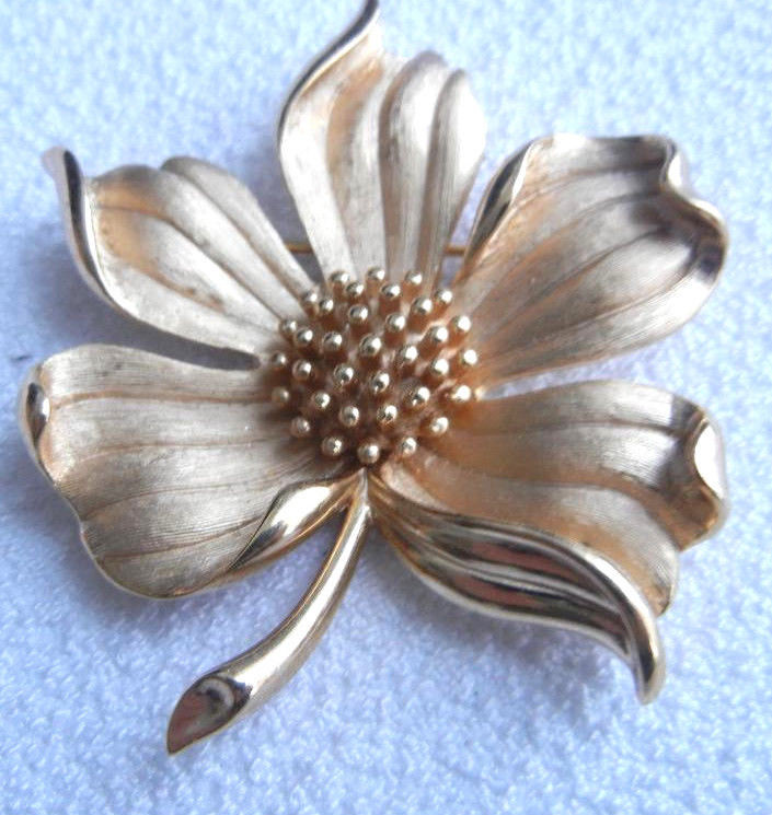 Gold Brooches
 Stunning Vintage Signed Crown Trifari Gold Tone Flower
