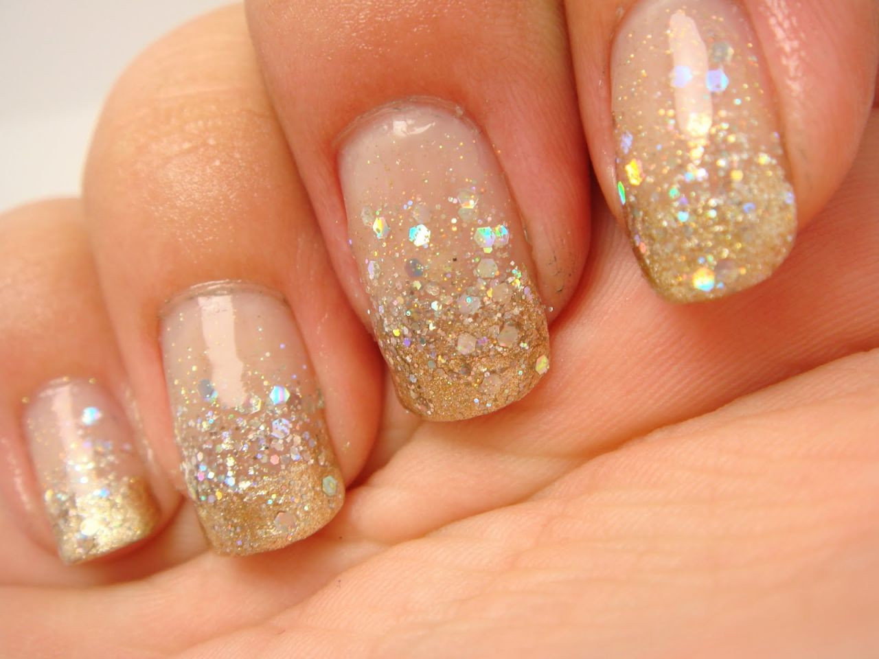 Gold Glitter Nails Designs
 30 CLASSY GOLD GLITTERY NAIL DESIGNS Godfather Style
