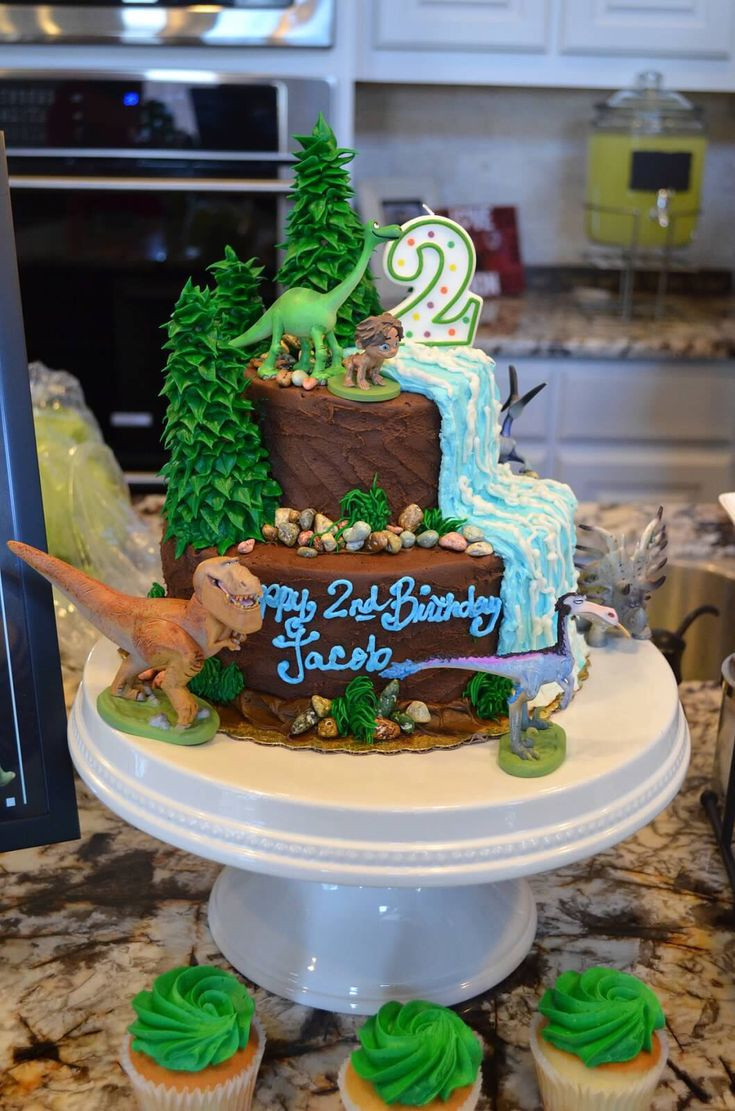 Good Birthday Cakes
 The Good Dinosaur birthday cake making it through the