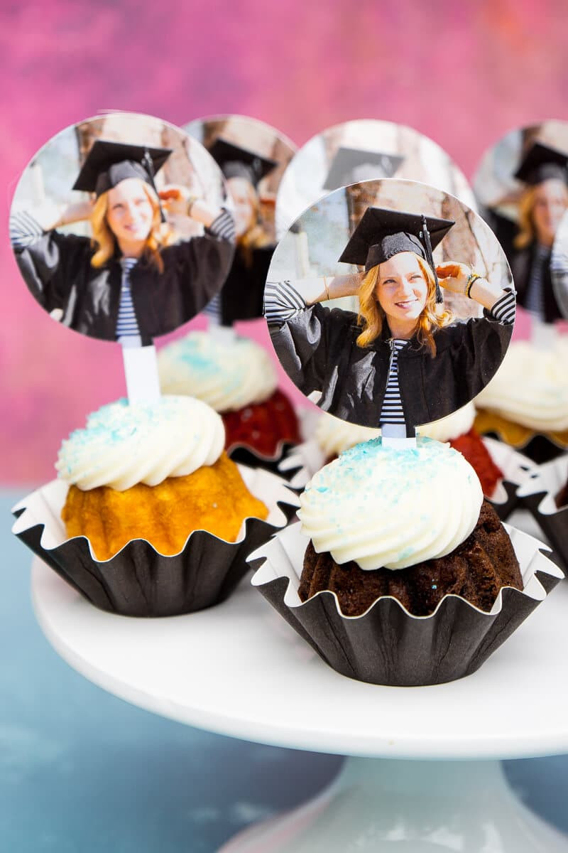 Graduation Party Signing Ideas
 7 Picture Perfect Graduation Decorations to Celebrate in Style